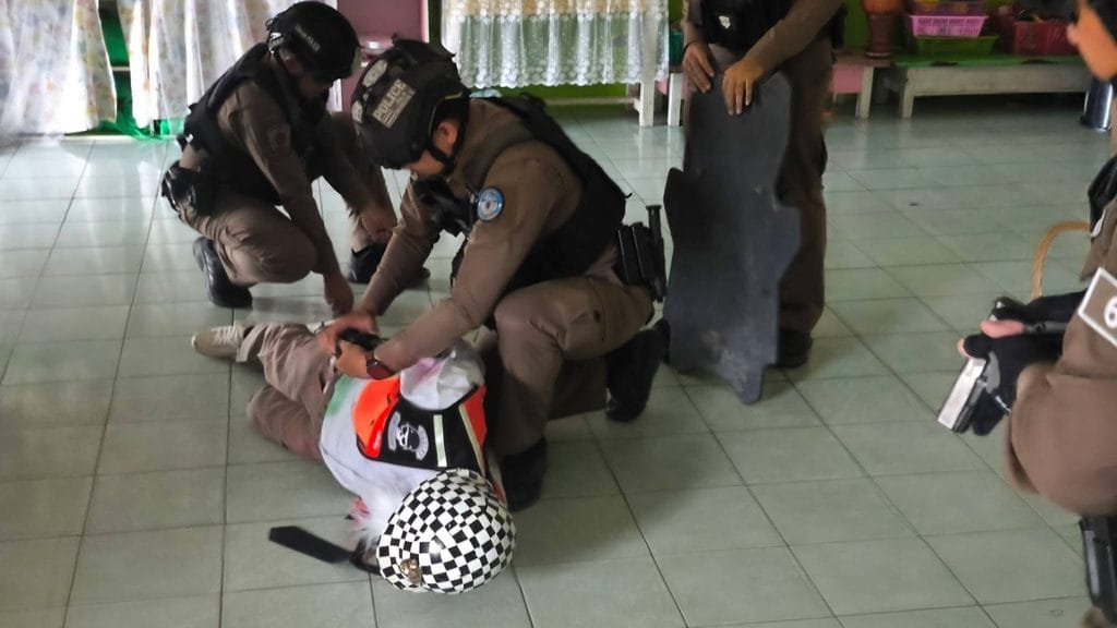บทเรียน หนีซ่อนสู้ เพชรบุรี