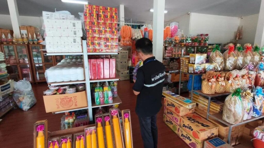 การตรวจสอบป้ายแสดงราคาสินค้าชุดไทยธรรมและเครื่องกฐินร้านสังฆภัณฑ์ ณ ร้านค้าในจังหวัดเพชรบุรี
